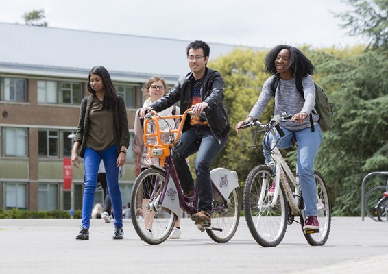 Students cycling through Reading University campus
