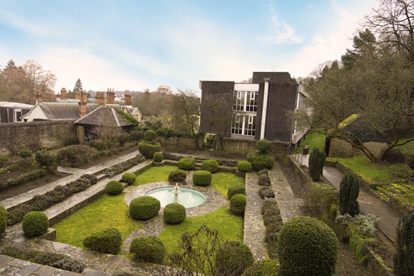 Fountain court garden 